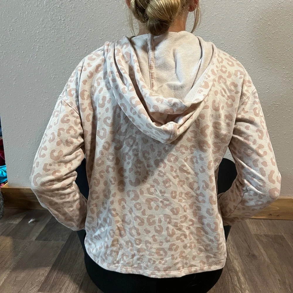 * 🤑💰🤑 3/$10.00 budle item 🤑💰🤑 Girls are and are 12–14 sweatshirt - Picture 2 of 6